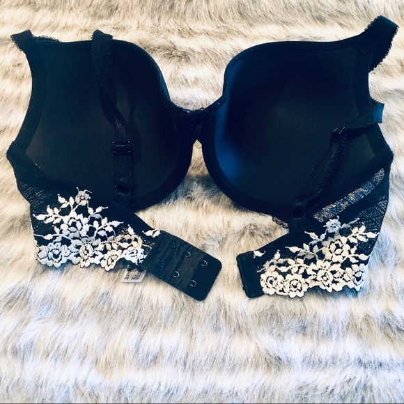 Wacoal Embrace Lace push up bra - Picture 2 of 4